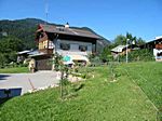 Parkplatz und Wiese